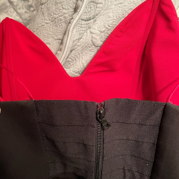 Alice & Olivia red & black bustier mini dress with plunge neckline - Picture 3 of 6